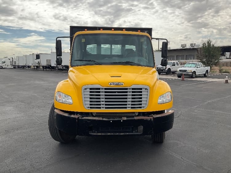 2019 Freightliner M2 106 — photo 2