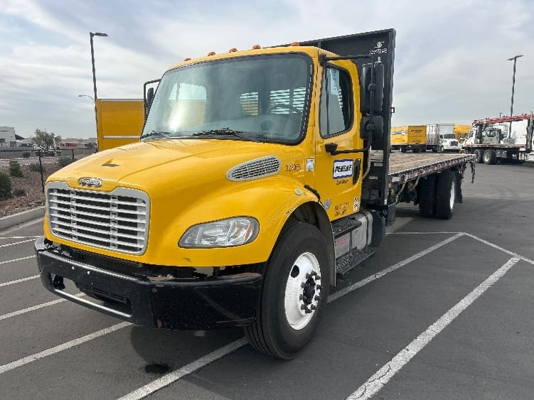 2019 Freightliner M2 106 — photo 3