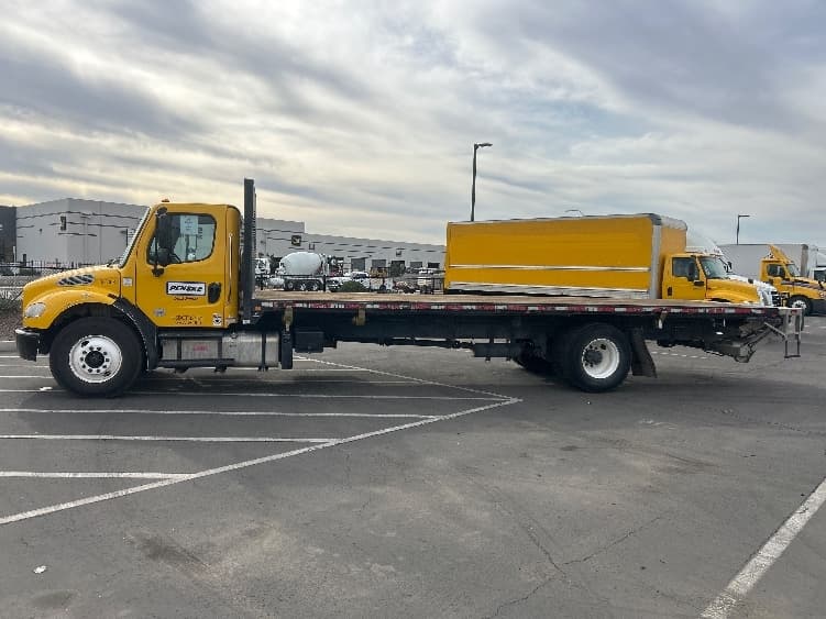 2019 Freightliner M2 106 — photo 4