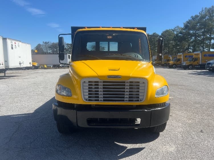 2019 Freightliner M2 106 — photo 2