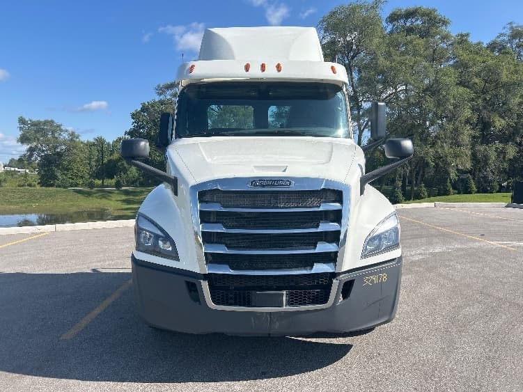 2019 Freightliner Cascadia — photo 2