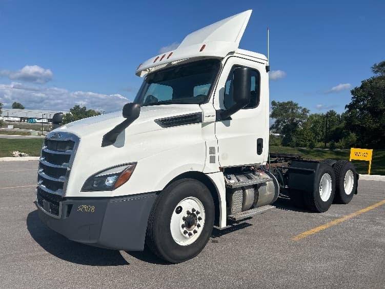 2019 Freightliner Cascadia — photo 3