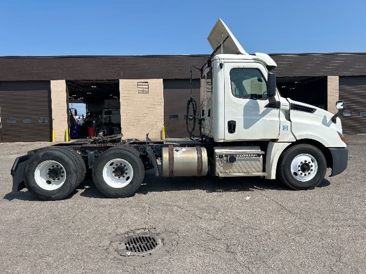 2019 Freightliner Cascadia — photo 7