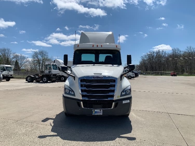 2019 Freightliner Cascadia — photo 2