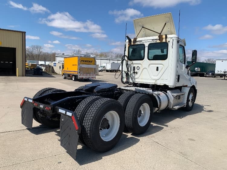 2019 Freightliner Cascadia — photo 7