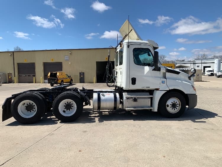 2019 Freightliner Cascadia — photo 8
