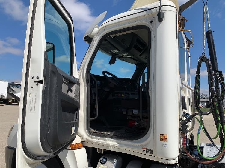 2019 Freightliner Cascadia — photo 9