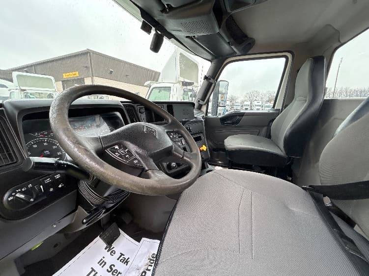 2019 International LT — photo 10