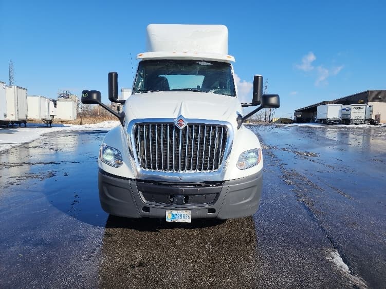 2019 International LT — photo 2