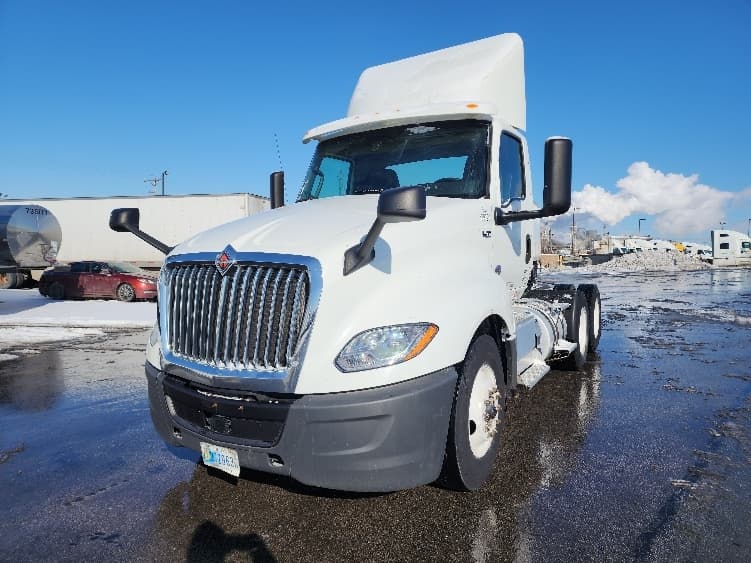 2019 International LT — photo 3