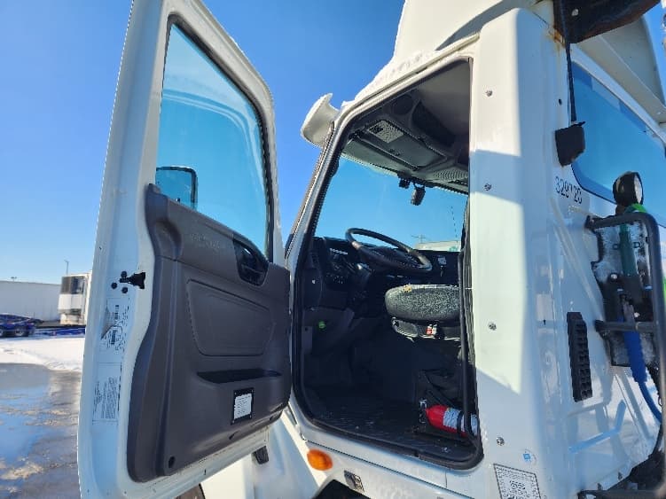 2019 International LT — photo 9