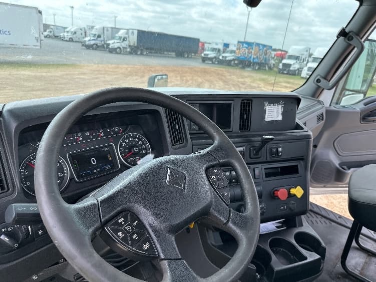 2019 International LT — photo 10