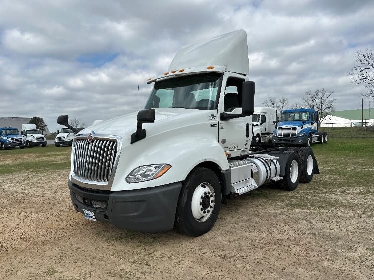 2019 International LT — photo 3