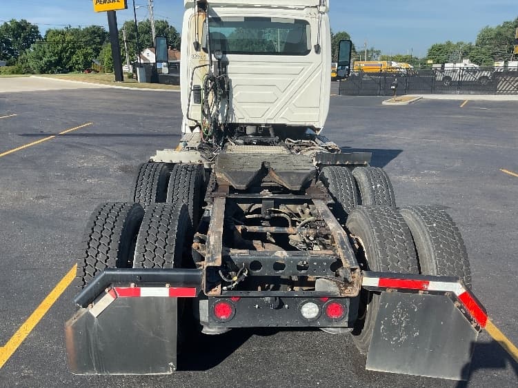 2019 International LT — photo 6