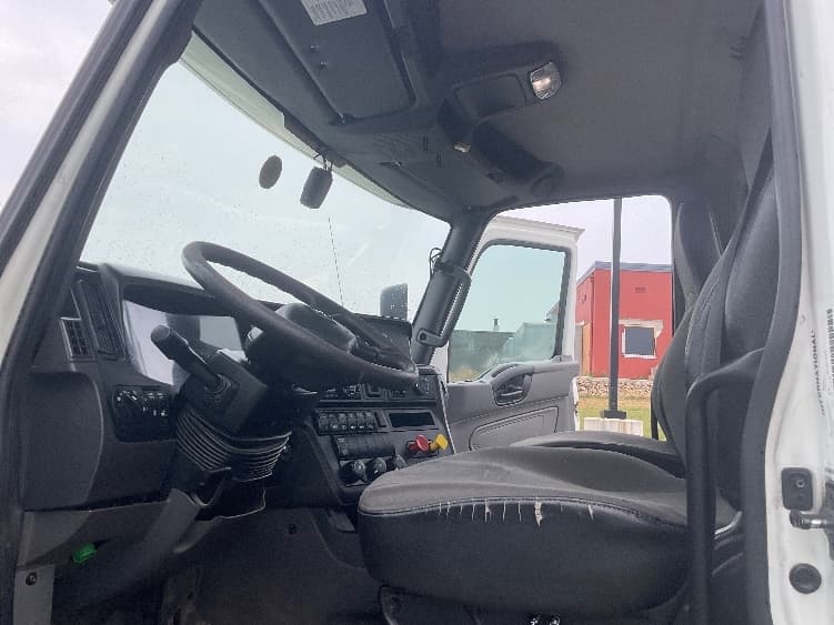 2019 International LT — photo 10