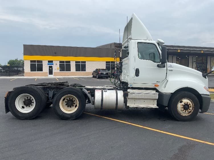 2019 International LT — photo 8