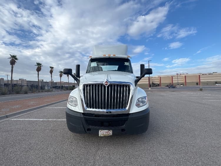 2019 International LT — photo 2