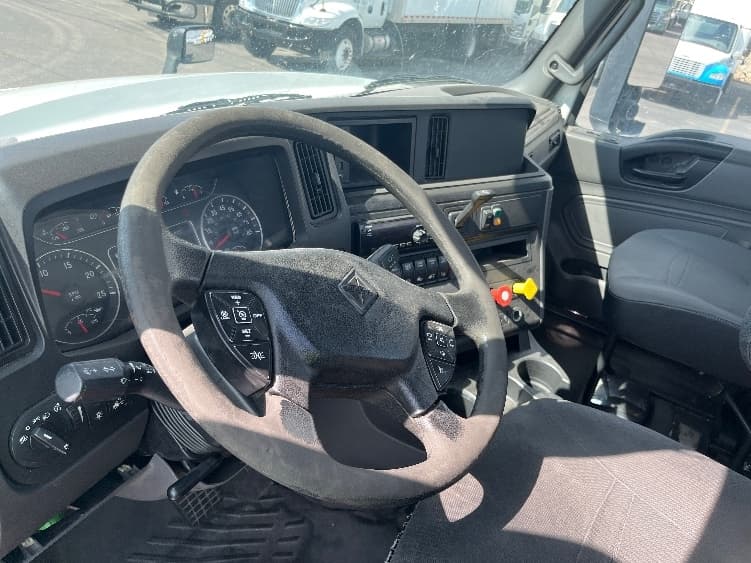 2019 International LT — photo 10