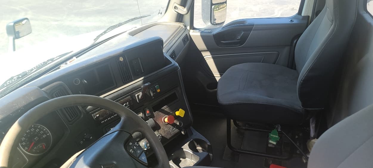 2019 International LT — photo 10