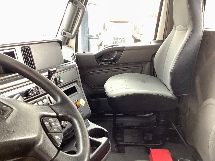 2019 International LT — photo 10