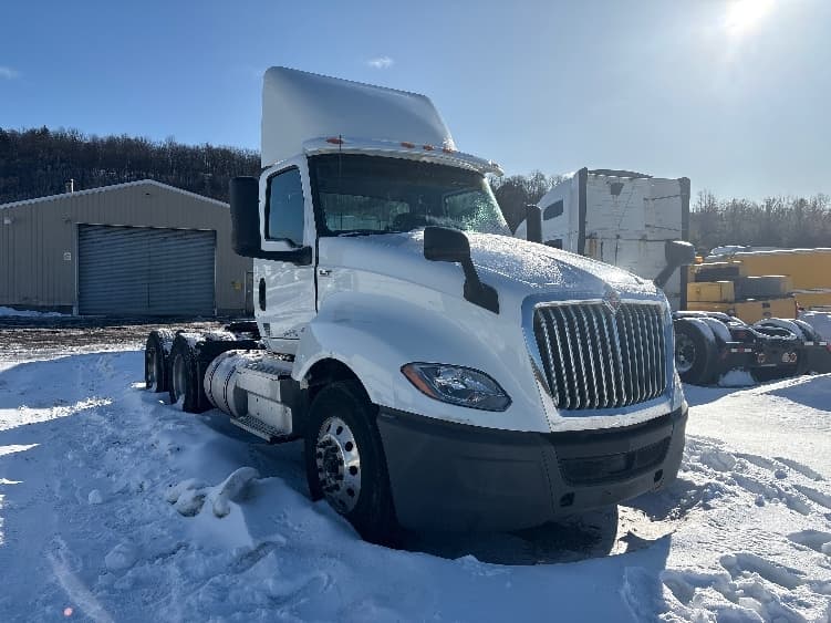 2019 International LT — photo 4