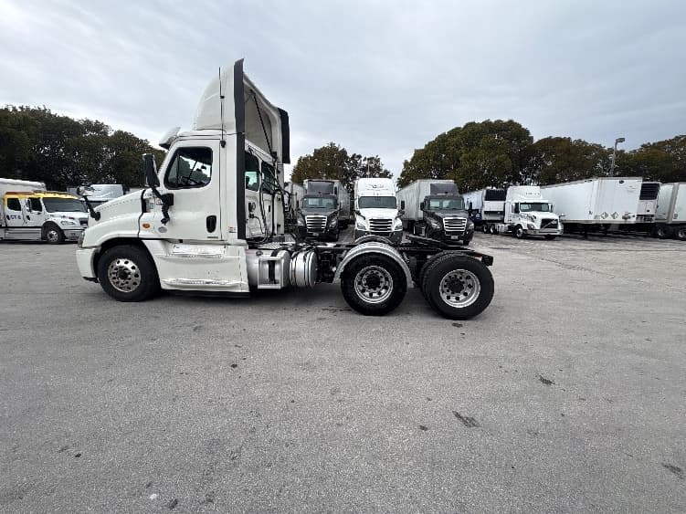 2019 Freightliner Cascadia — photo 4