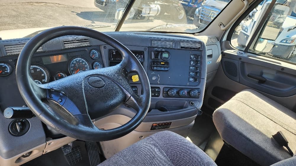 2019 Freightliner Cascadia — photo 10