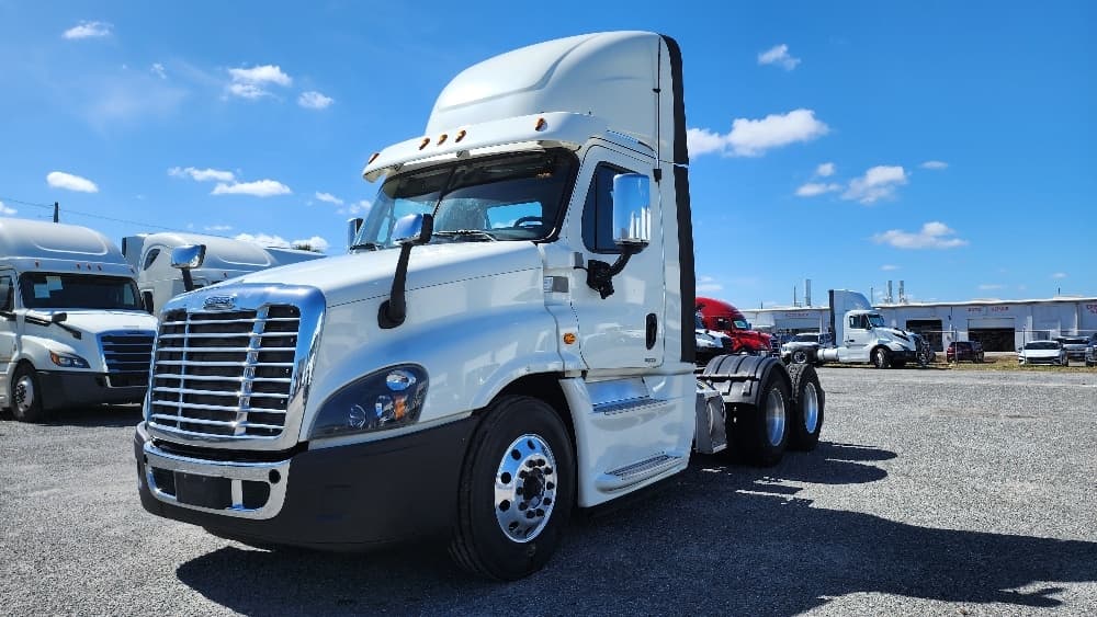 2019 Freightliner Cascadia — photo 3