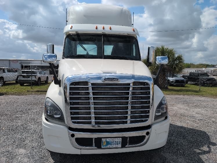 2019 Freightliner Cascadia — photo 2