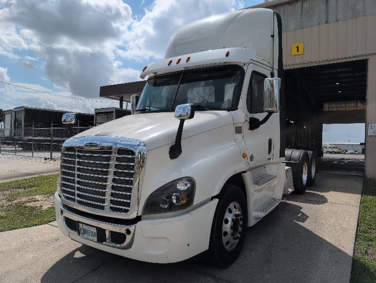 2019 Freightliner Cascadia — photo 3