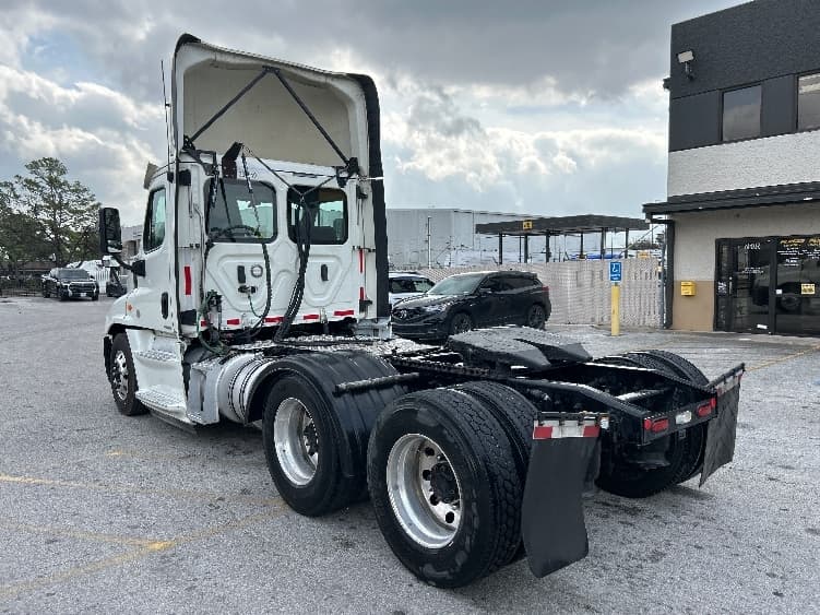 2019 Freightliner Cascadia — photo 5