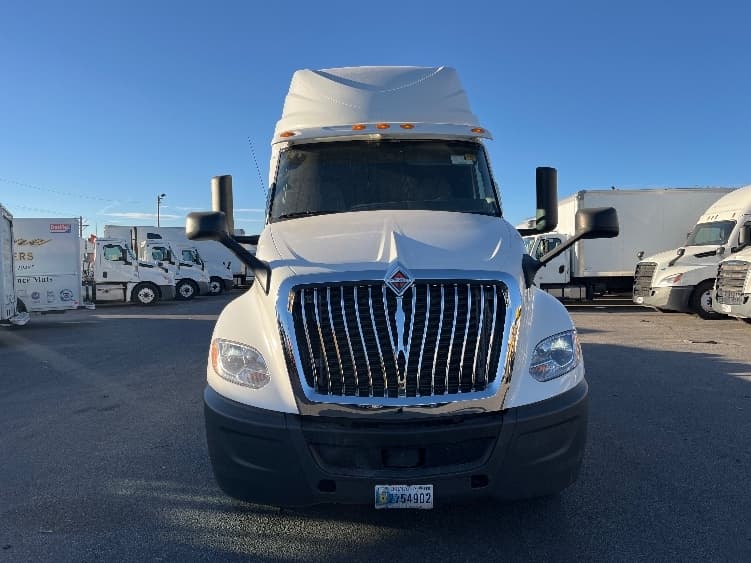 2019 International LT — photo 2