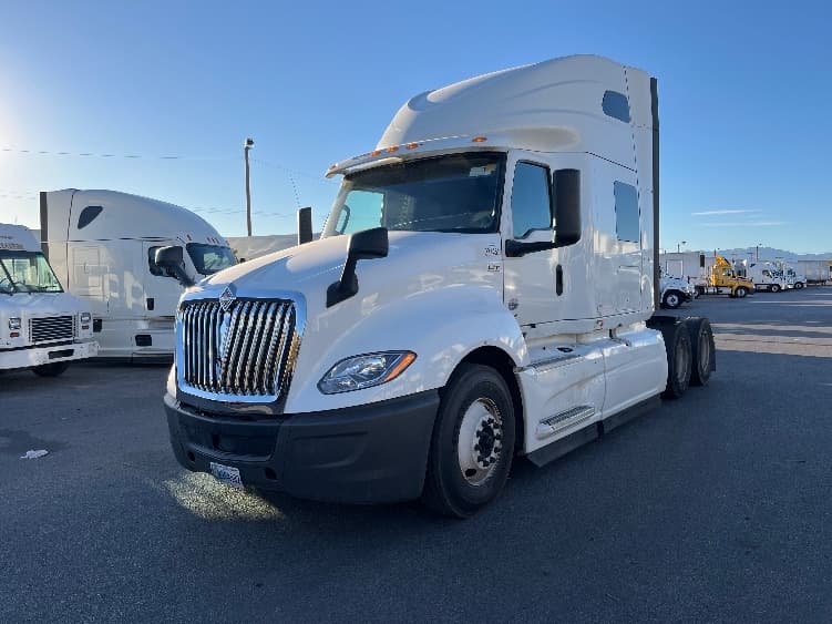 2019 International LT — photo 3