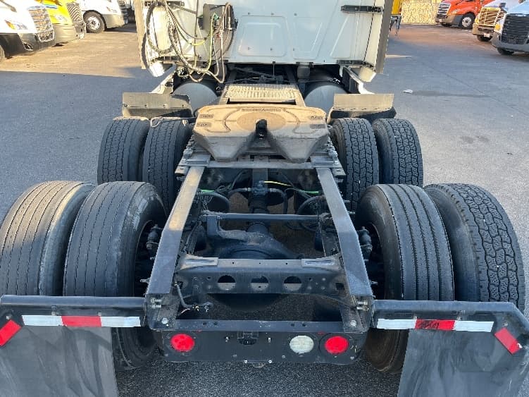 2019 International LT — photo 6