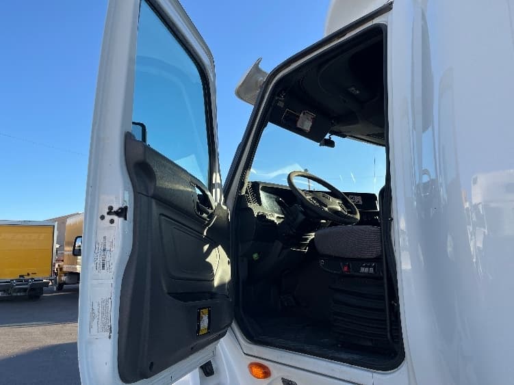 2019 International LT — photo 9