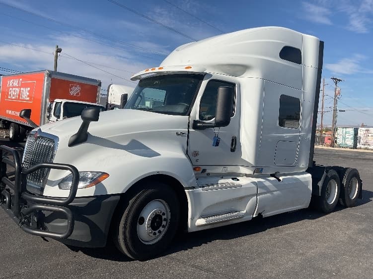 2019 International LT — photo 3