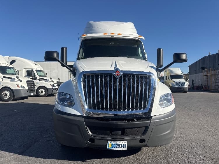 2019 International LT — photo 2