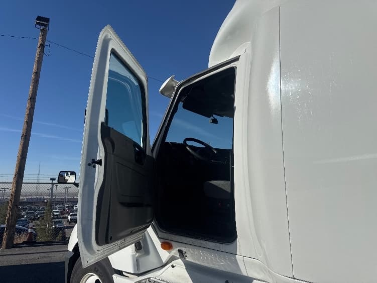 2019 International LT — photo 9