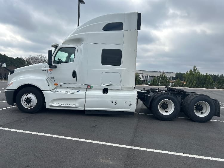 2019 International LT — photo 4