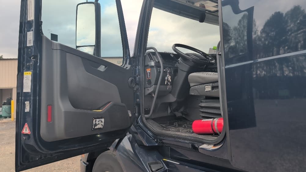 2020 Volvo VNL 760 — photo 9
