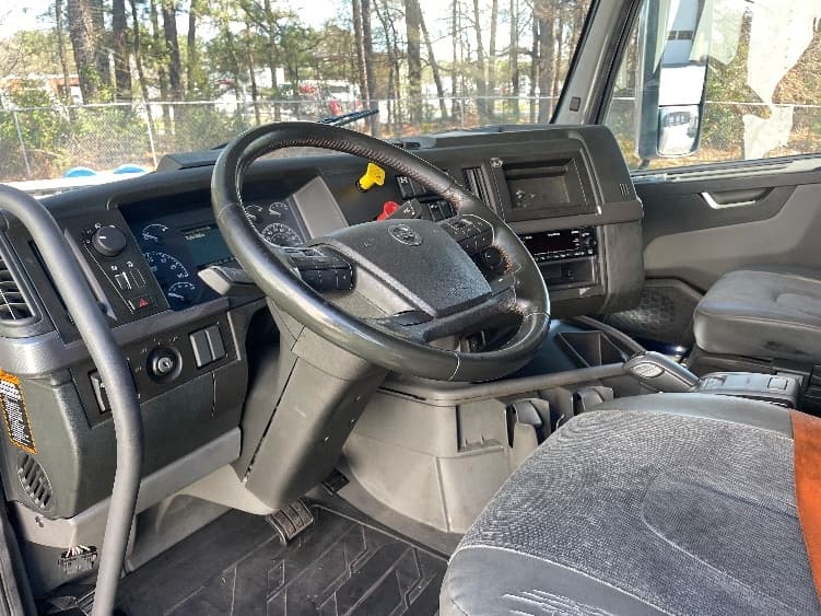 2020 Volvo VNL 760 — photo 10