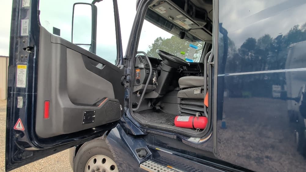 2020 Volvo VNL 760 — photo 9