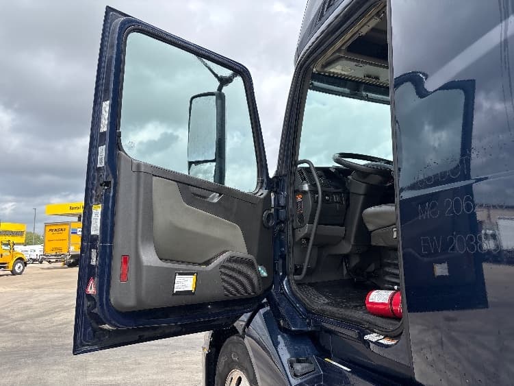 2020 Volvo VNL 760 — photo 9