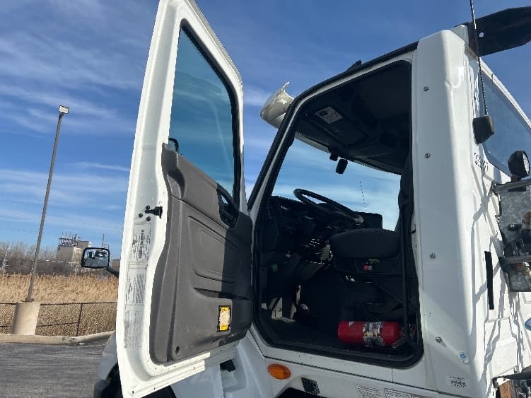 2019 International LT — photo 9