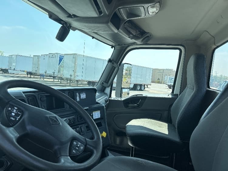 2019 International LT — photo 10