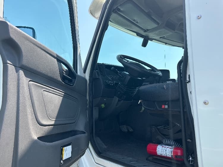 2019 International LT — photo 9