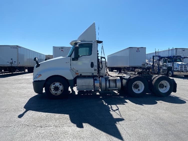 2019 International LT — photo 4