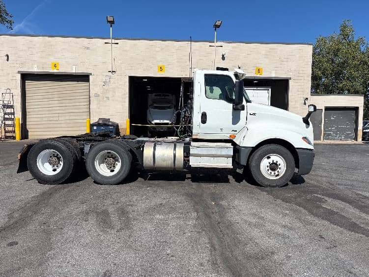 2019 International LT — photo 8