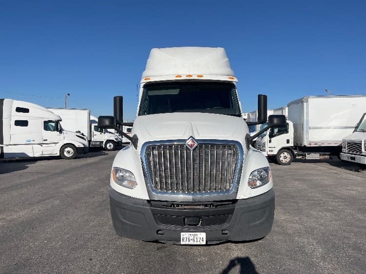 2019 International LT — photo 2