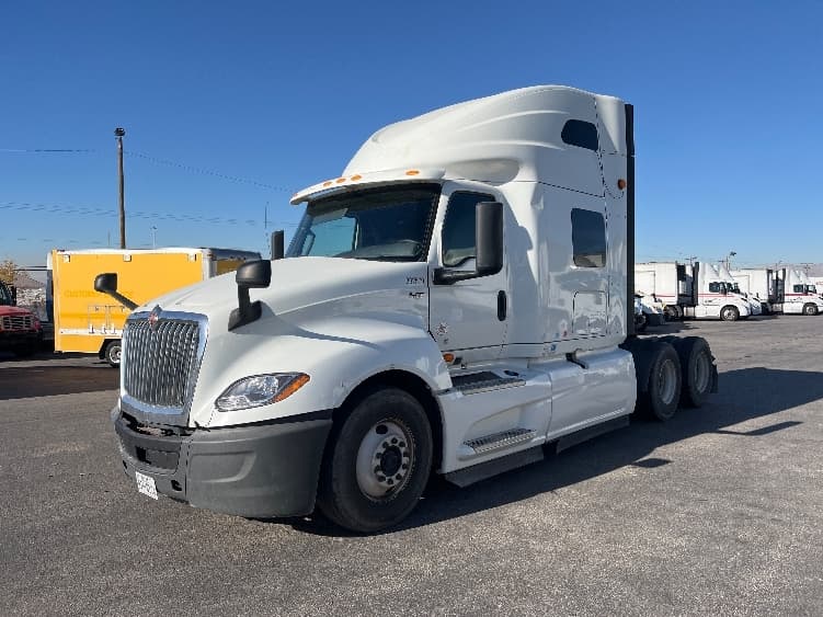 2019 International LT — photo 3